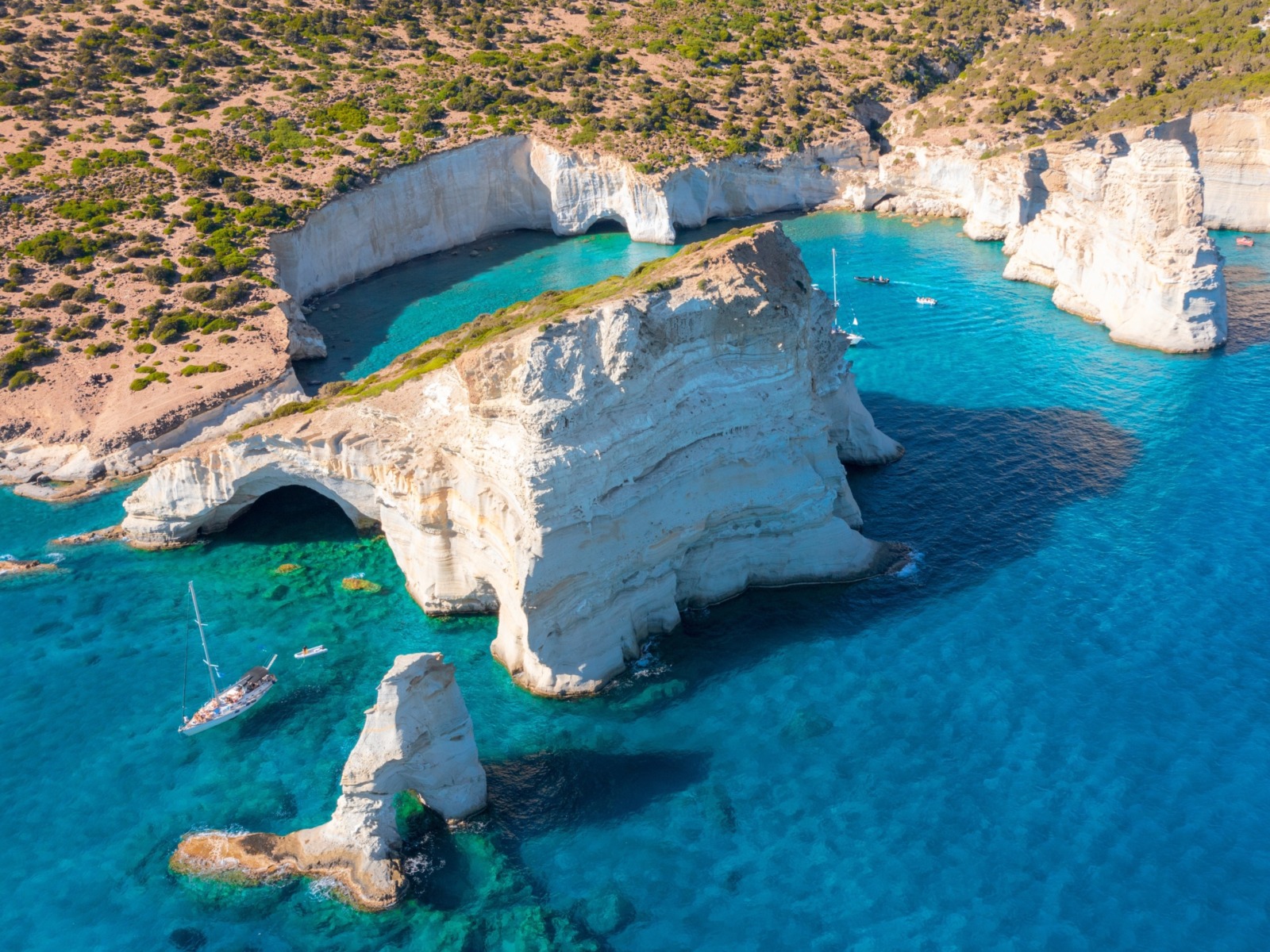 Kleftiko,Bay,,A,Scenic,Attraction,With,White,Volcanic,Rocks,And